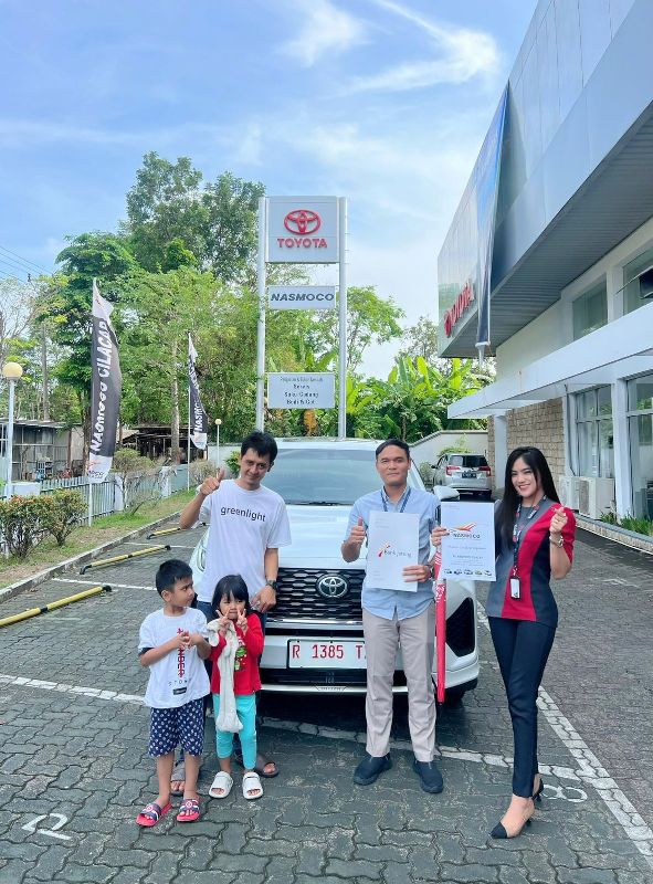 Foto Penyerahan Unit Sales Mobil Toyota Gista (8)