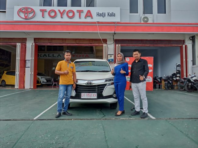 Foto Penyerahan Unit Sales Mobil Toyota Putri 3