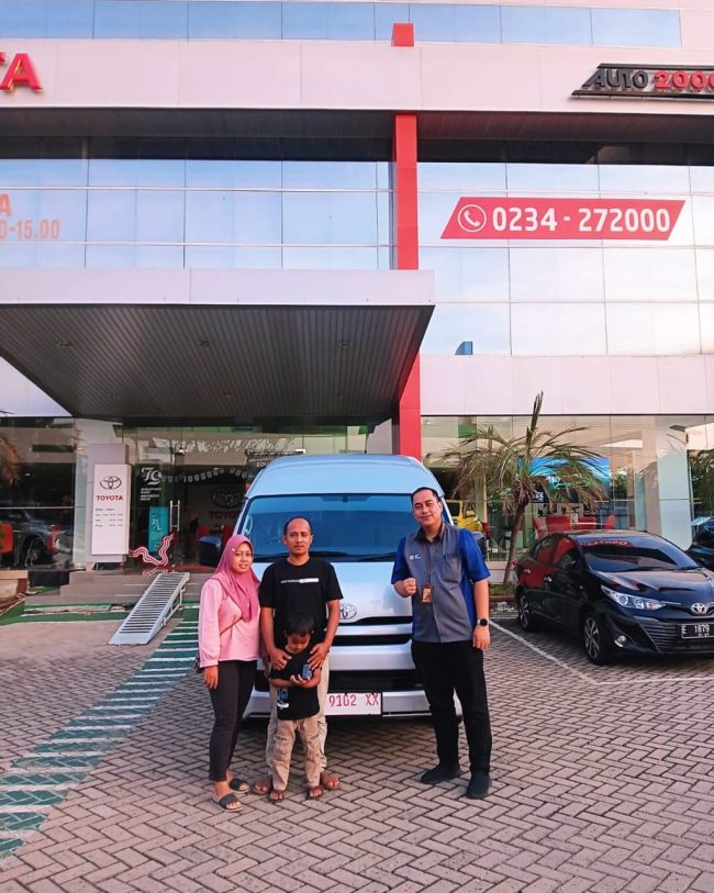 Foto Penyerahan Unit Sales Mobil Toyota Ryan (23)