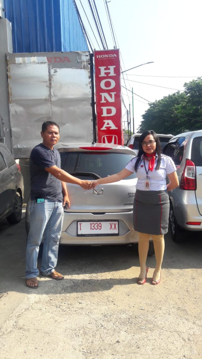 Foto Penyerahan Unit Sales Mobil Honda By Rani (5)